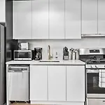 Luxe Studio Ste In Upper East Side With Charming Juliet Balcony